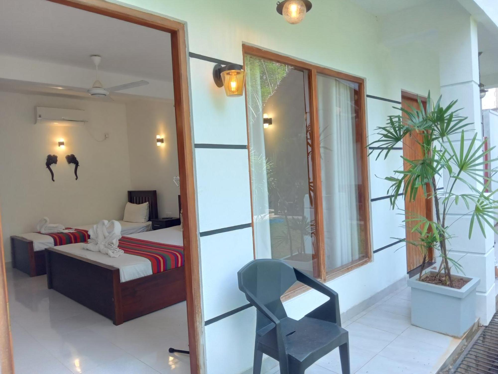 White Rose Safari Home Stay Udawalawe Exteriör bild